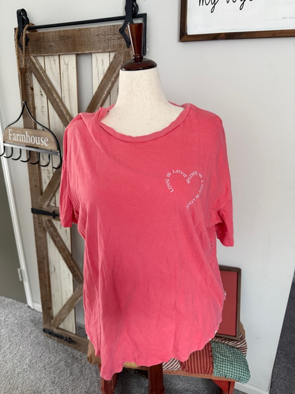 American Eagle Outfitters Coral Short Sleeve Graphic Tee